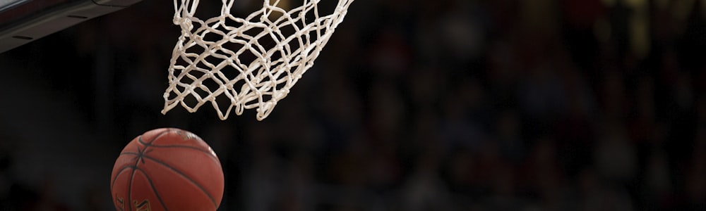 内置传感器的谈球吧智能篮球产品高清特写